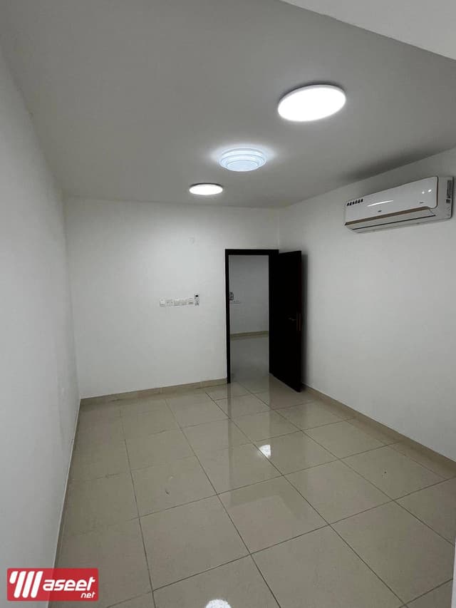 شقه للايجار بسوق الخوض قريب جامع السلطان قابوس