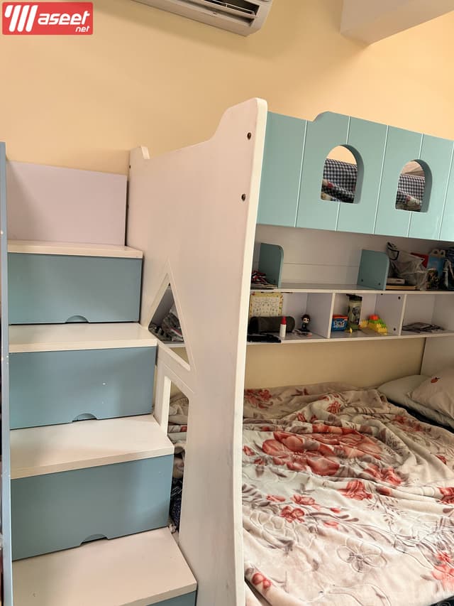 A two-storey bed with two medical mattresses for urgent sale
